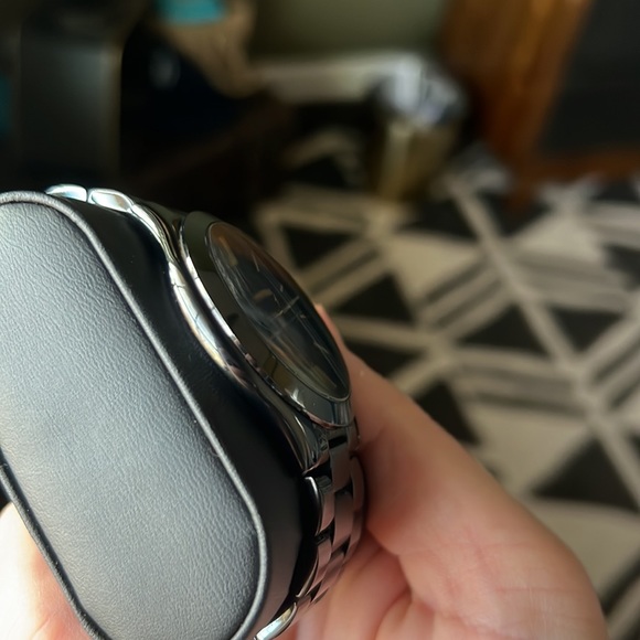 Michael Kors Gold and Black Watch - Picture 4 of 8